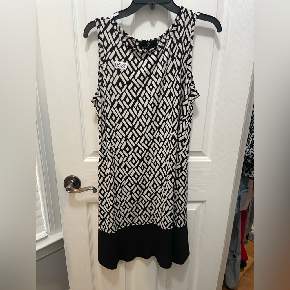 Ronnie Nicole dress size 8 sleeveless black and white